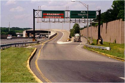 figure 24 - photo - Photograph of queue warning signage at ramp