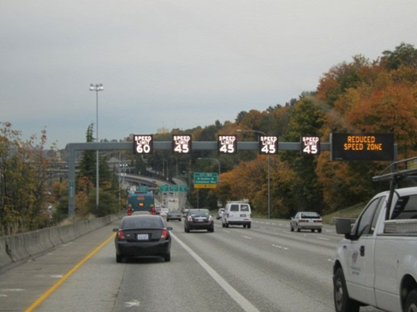 Figure 6.  Washington:  ATM on I-5.  Photograph of an ATM installation along I-5 in Washington.