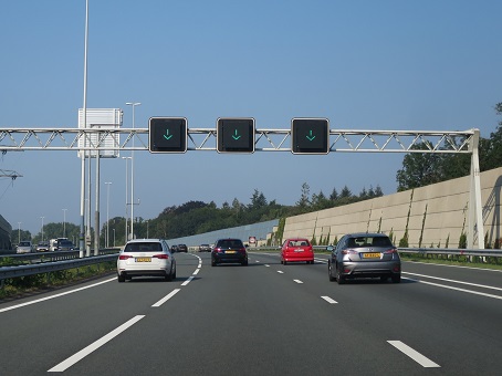 Photo shows left dynamic shoulder lane open with traffic flowing through all lanes.